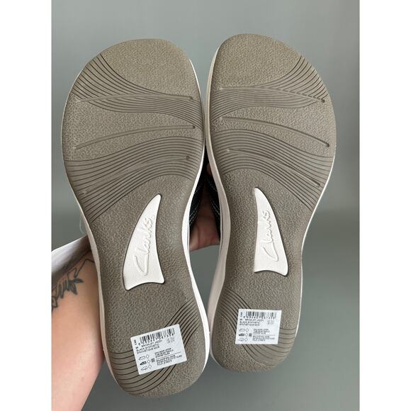 NWT Clarks Cloud Steppers Women’s Size 10 Fllip Flop Navy and White - Picture 5 of 5